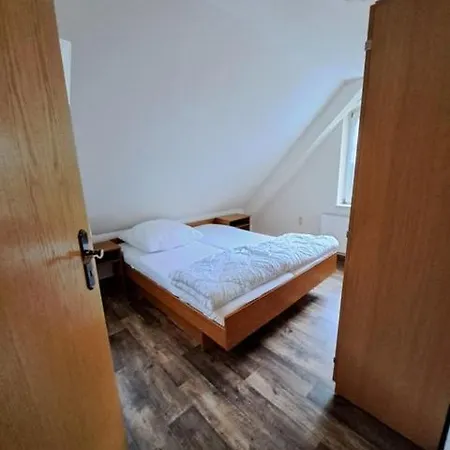 Hutzenstub Apartment *